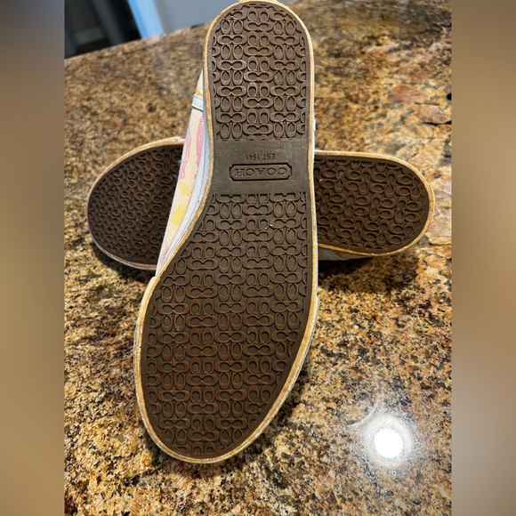 Coach shoes - Picture 3 of 3